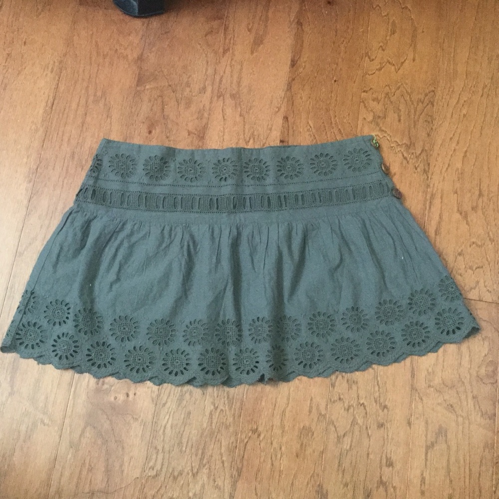 American Eagle Y2K Micro Mini Skirt Olive Green Flowers Size 10 Button Side